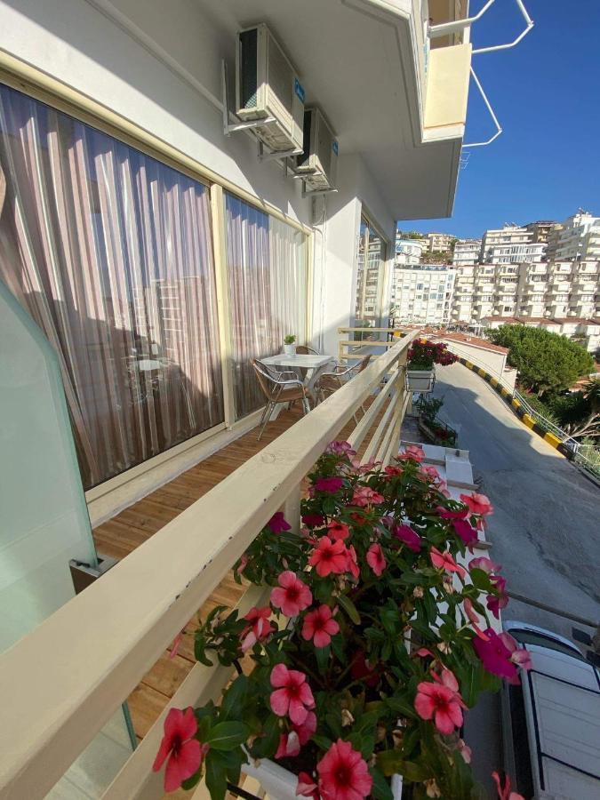 Apartamente Berti'S Garden Sarandë Exterior foto
