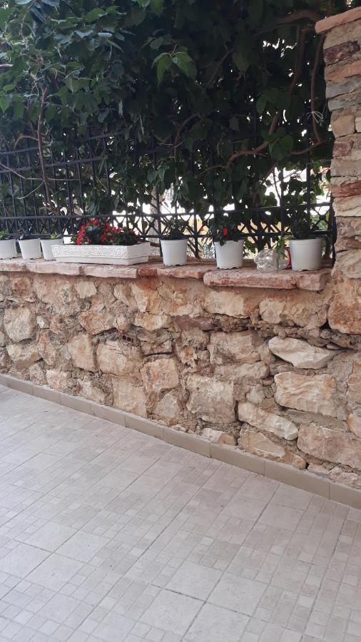 Apartamente Berti'S Garden Sarandë Exterior foto