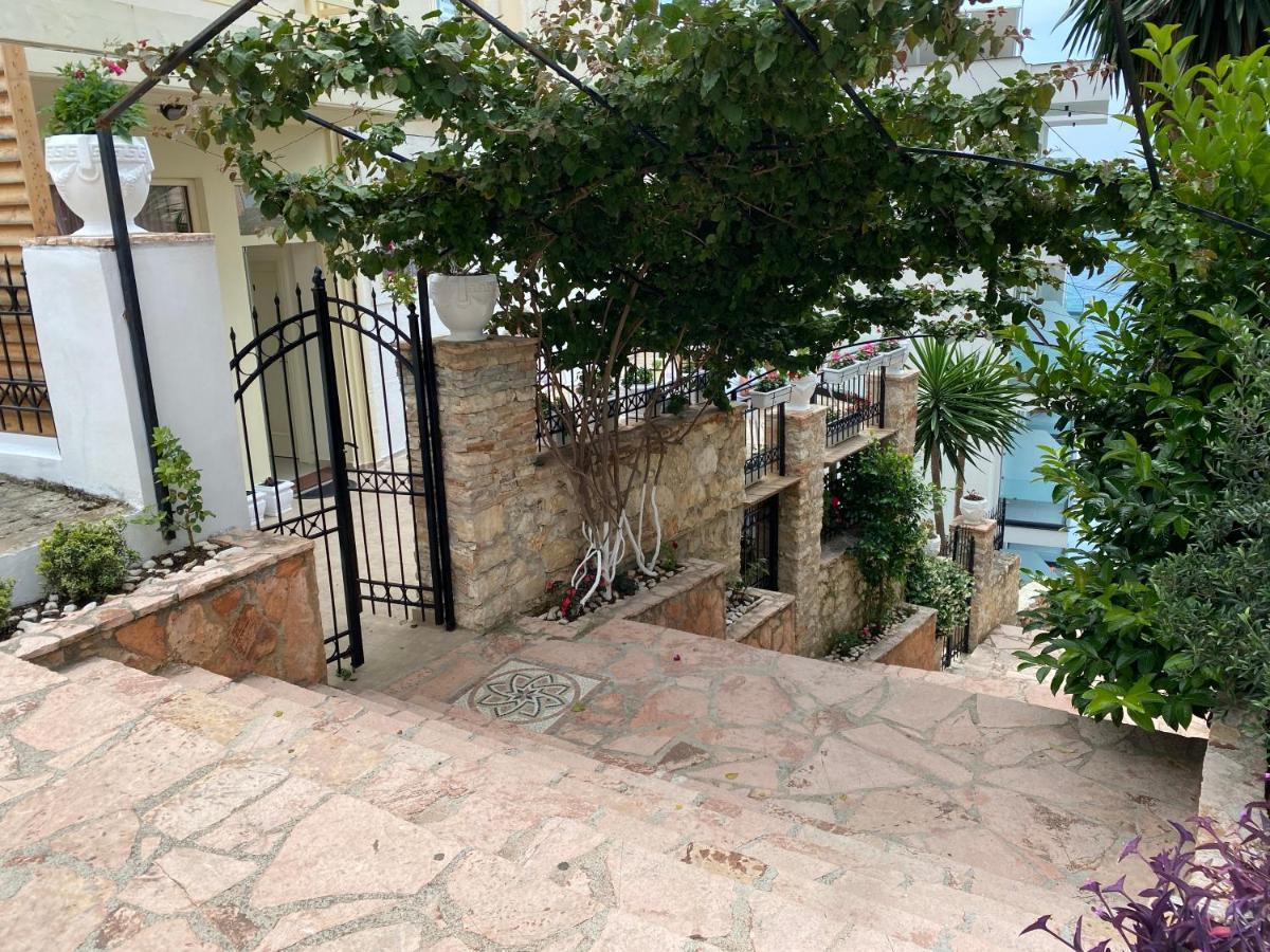 Apartamente Berti'S Garden Sarandë Exterior foto