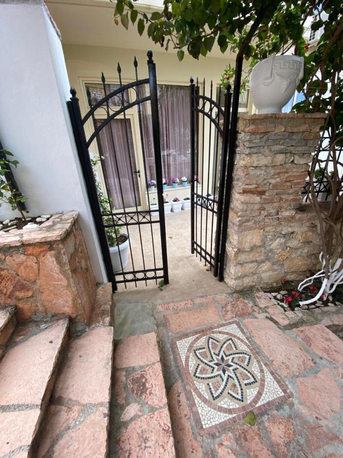 Apartamente Berti'S Garden Sarandë Exterior foto